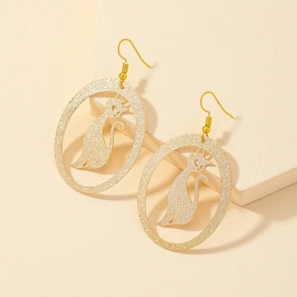 Womens‎ Gold Tone Sparkle Kitten Hoop Earrings - Picture 5 of 6